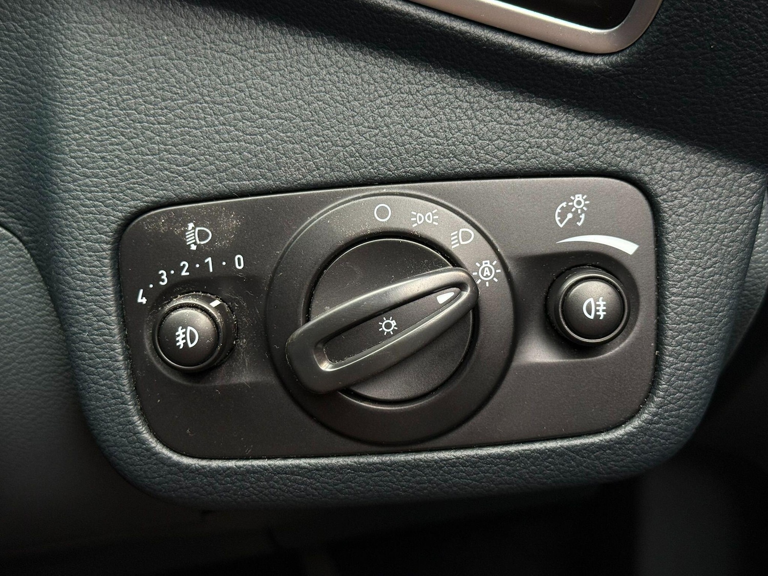 Used Ford C-Max 2014 for sale - 76377589: Photo 28