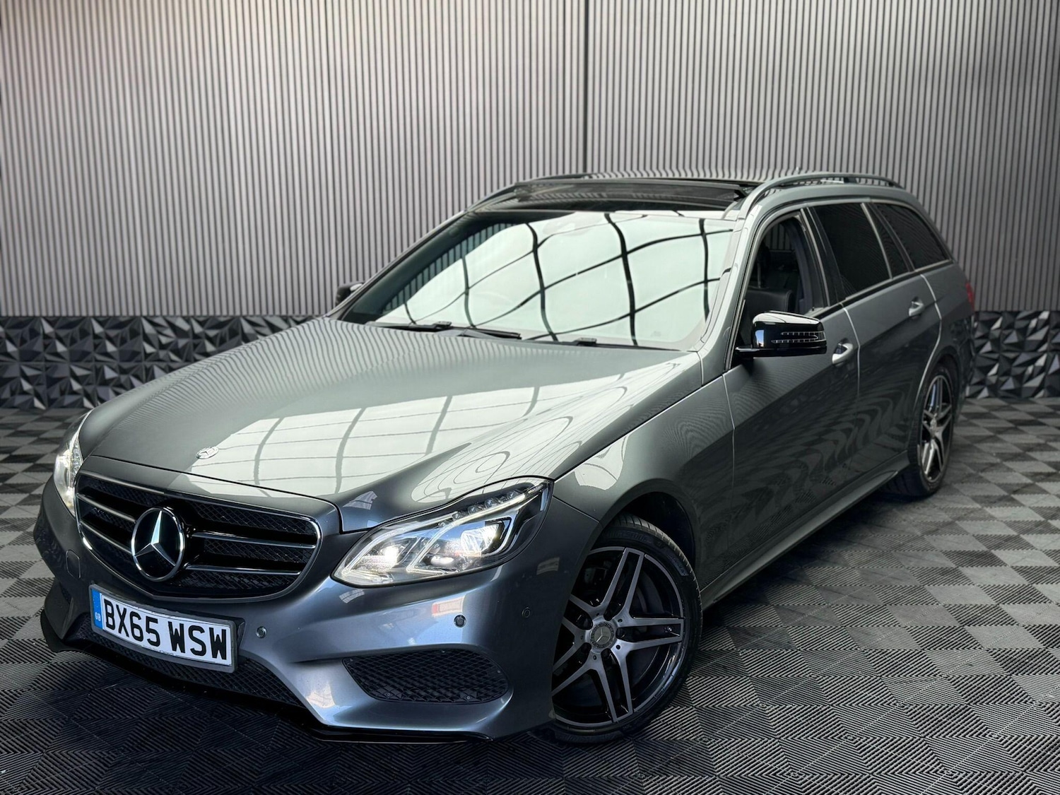 Used Mercedes-Benz E Class for sale - 77768171: Photo 4