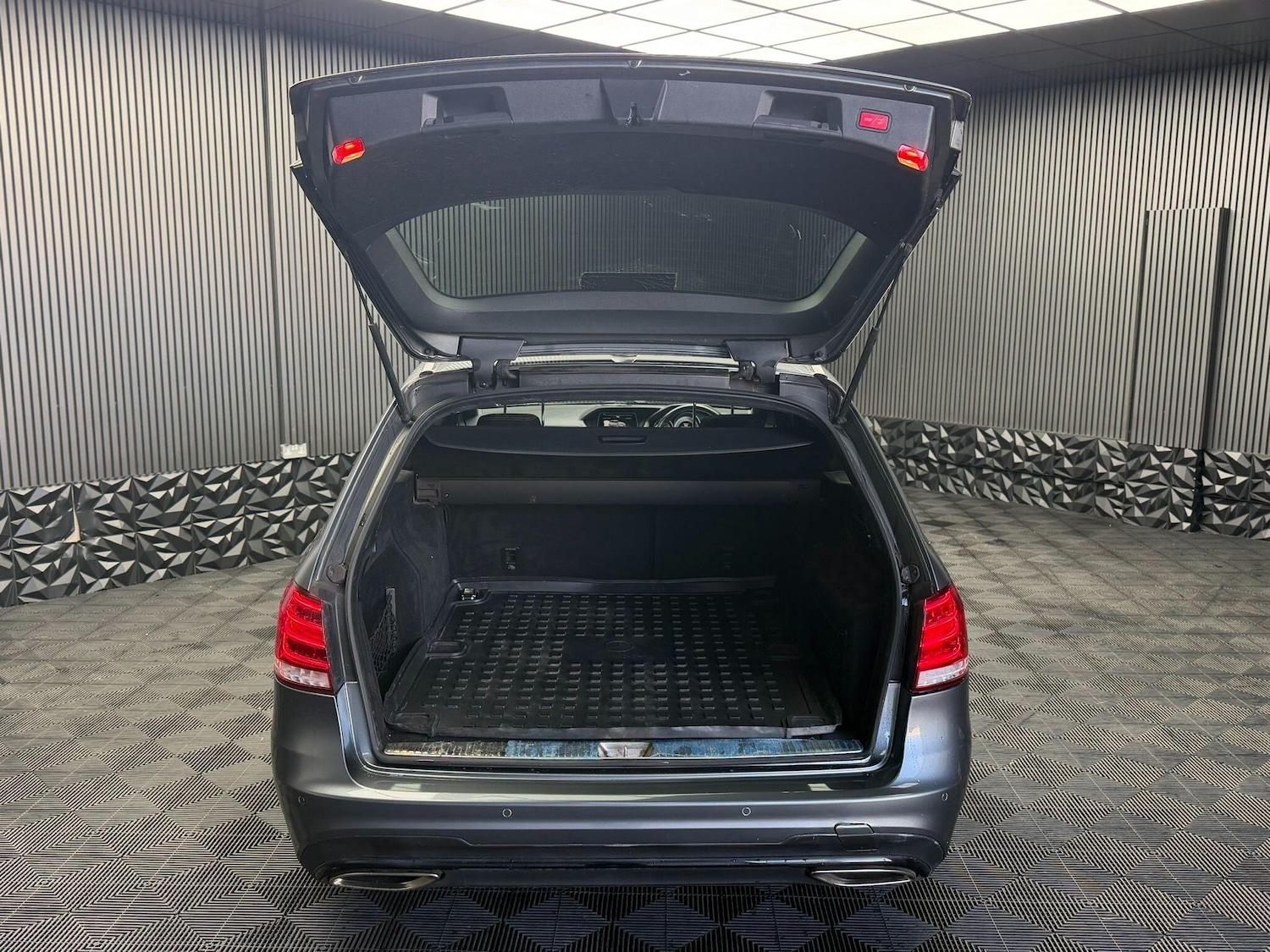 Used Mercedes-Benz E Class for sale - 77768171: Photo 61