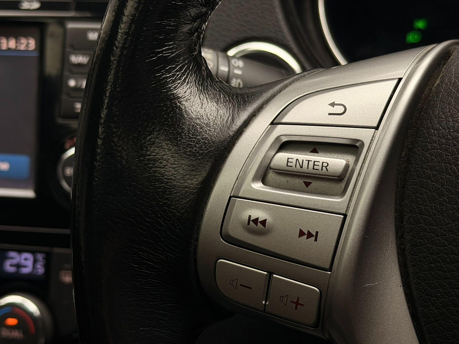 Used Nissan X-Trail for sale - 77768121: Photo 32