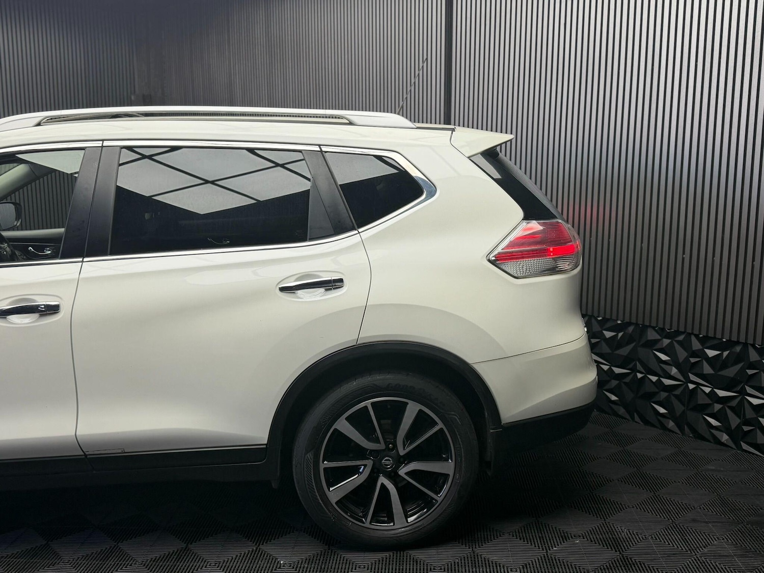 Used Nissan X-Trail for sale - 77768121: Photo 41