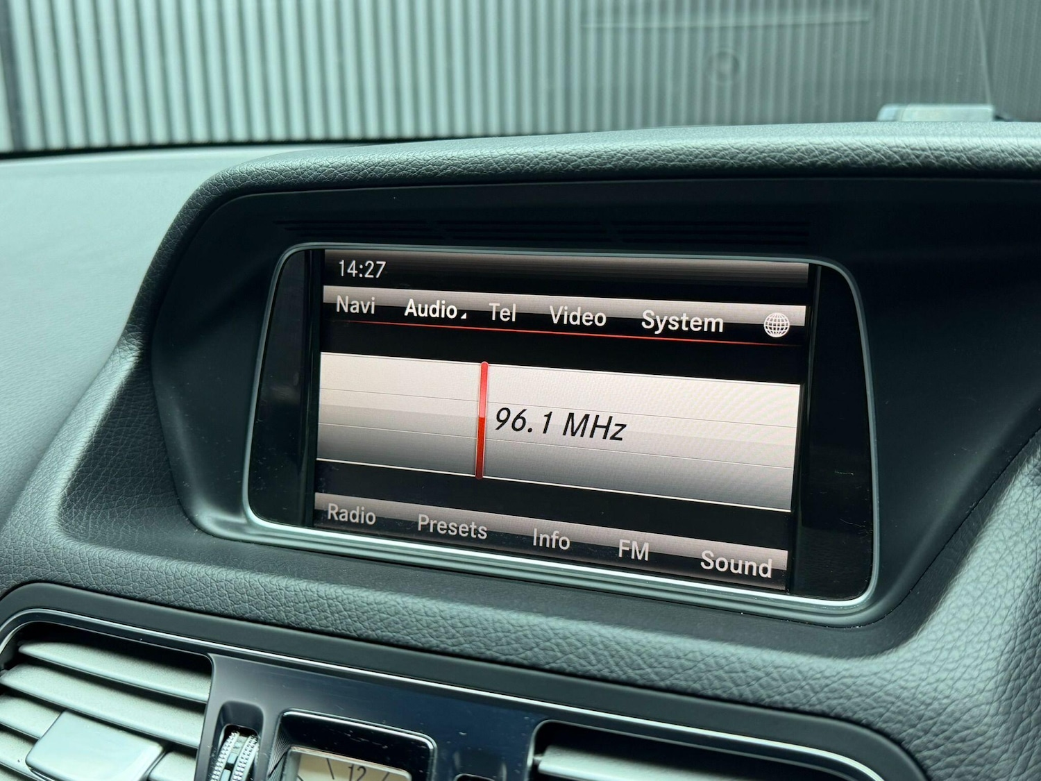 Used Mercedes-Benz E Class 2013 for sale - 77559992: Photo 40