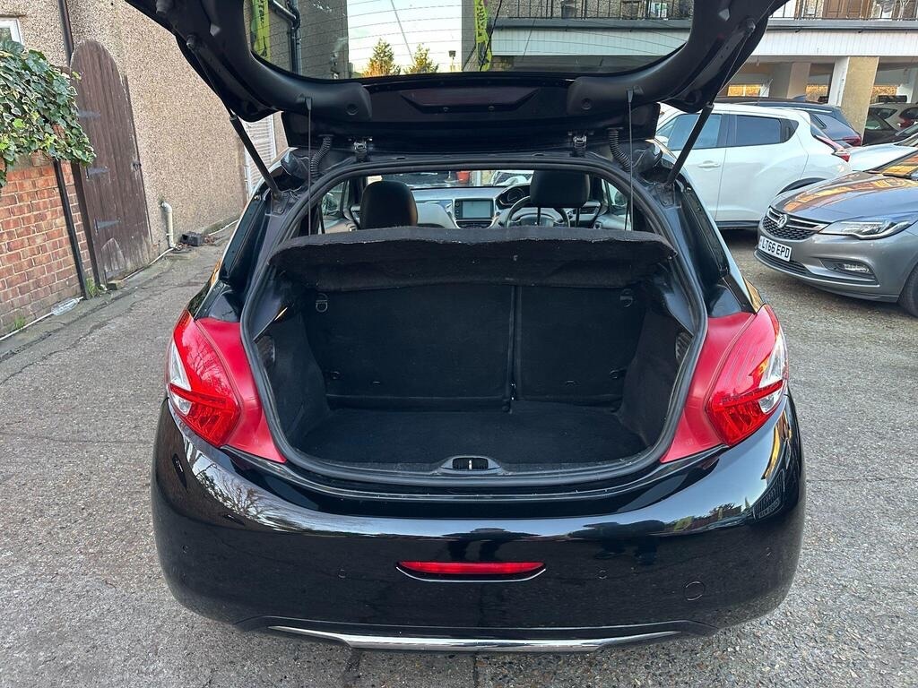 Used Peugeot 208 2013 for sale - 77201735: Photo 12