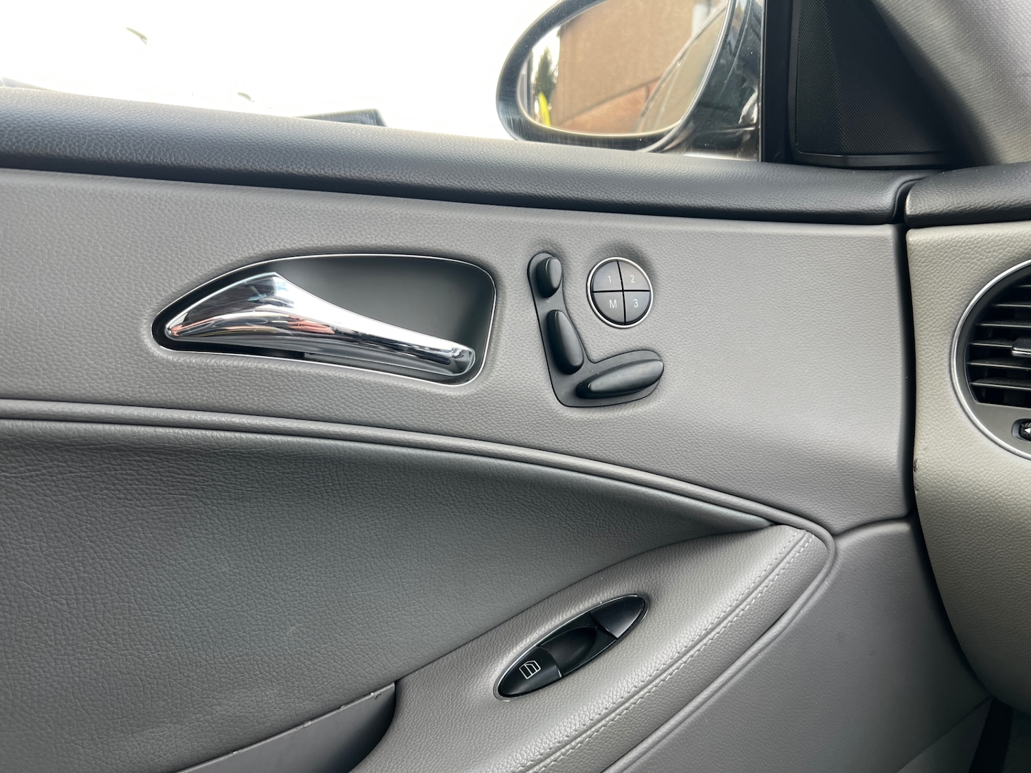 Used Mercedes-Benz CLS 2006 for sale - 76898184: Photo 30