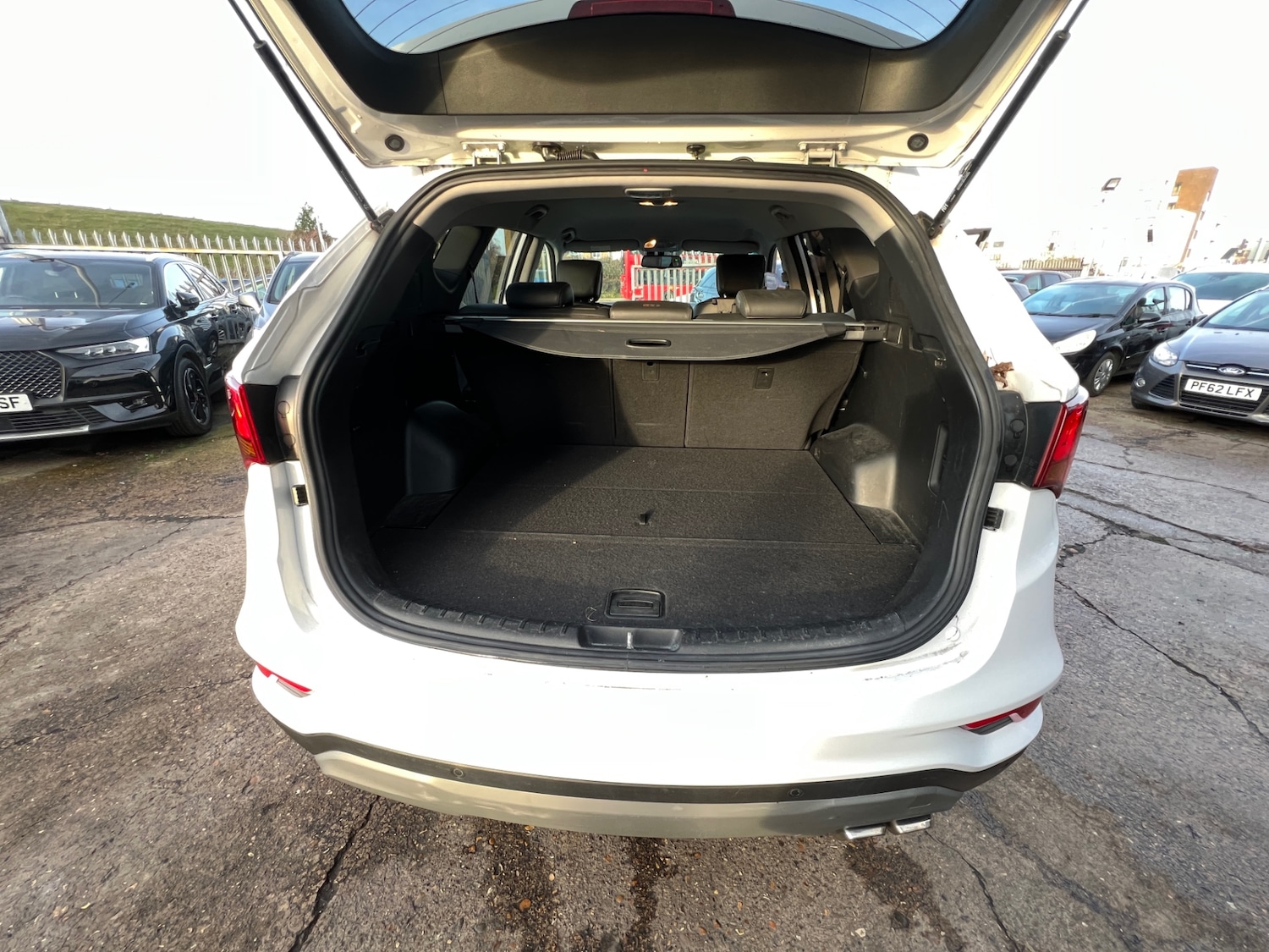 Used Hyundai Santa Fe 2018 for sale - 76942300: Photo 15