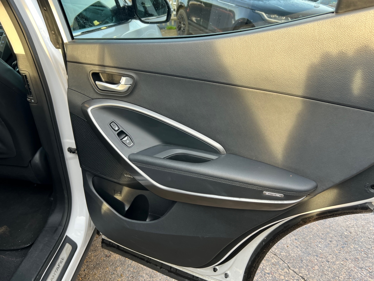 Used Hyundai Santa Fe 2018 for sale - 76942300: Photo 19