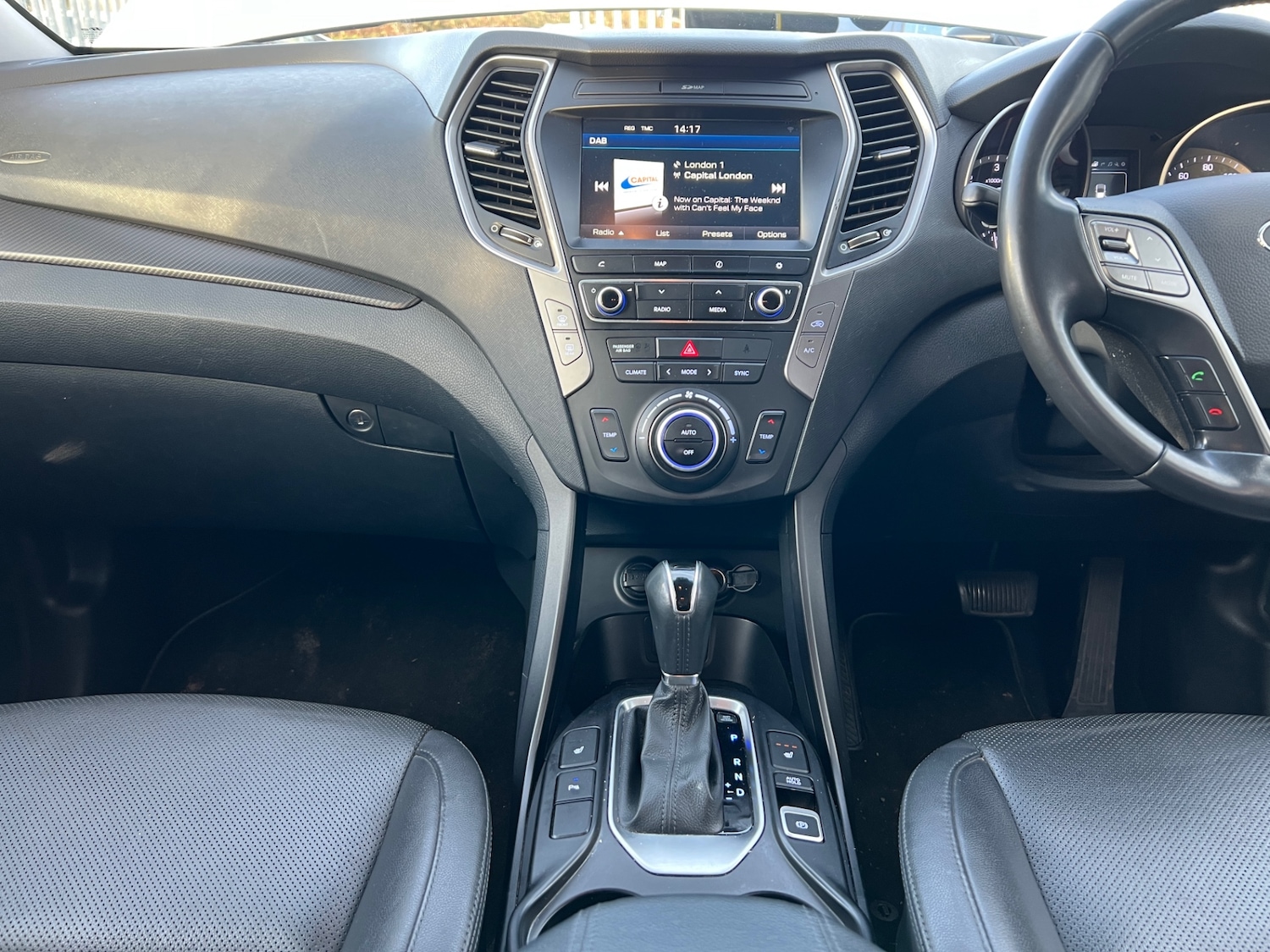 Used Hyundai Santa Fe 2018 for sale - 76942300: Photo 24