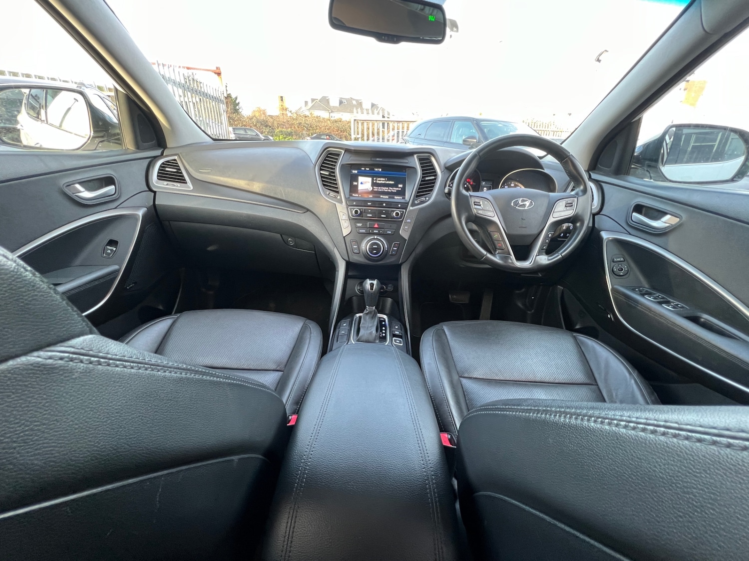 Used Hyundai Santa Fe 2018 for sale - 76942300: Photo 25
