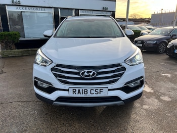 Used Hyundai Santa Fe 2018 for sale - 76942300: Photo
