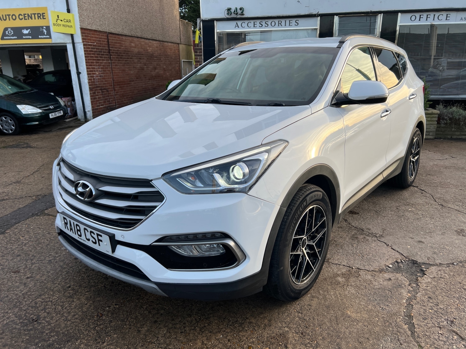 Used Hyundai Santa Fe 2018 for sale - 76942300: Photo 3