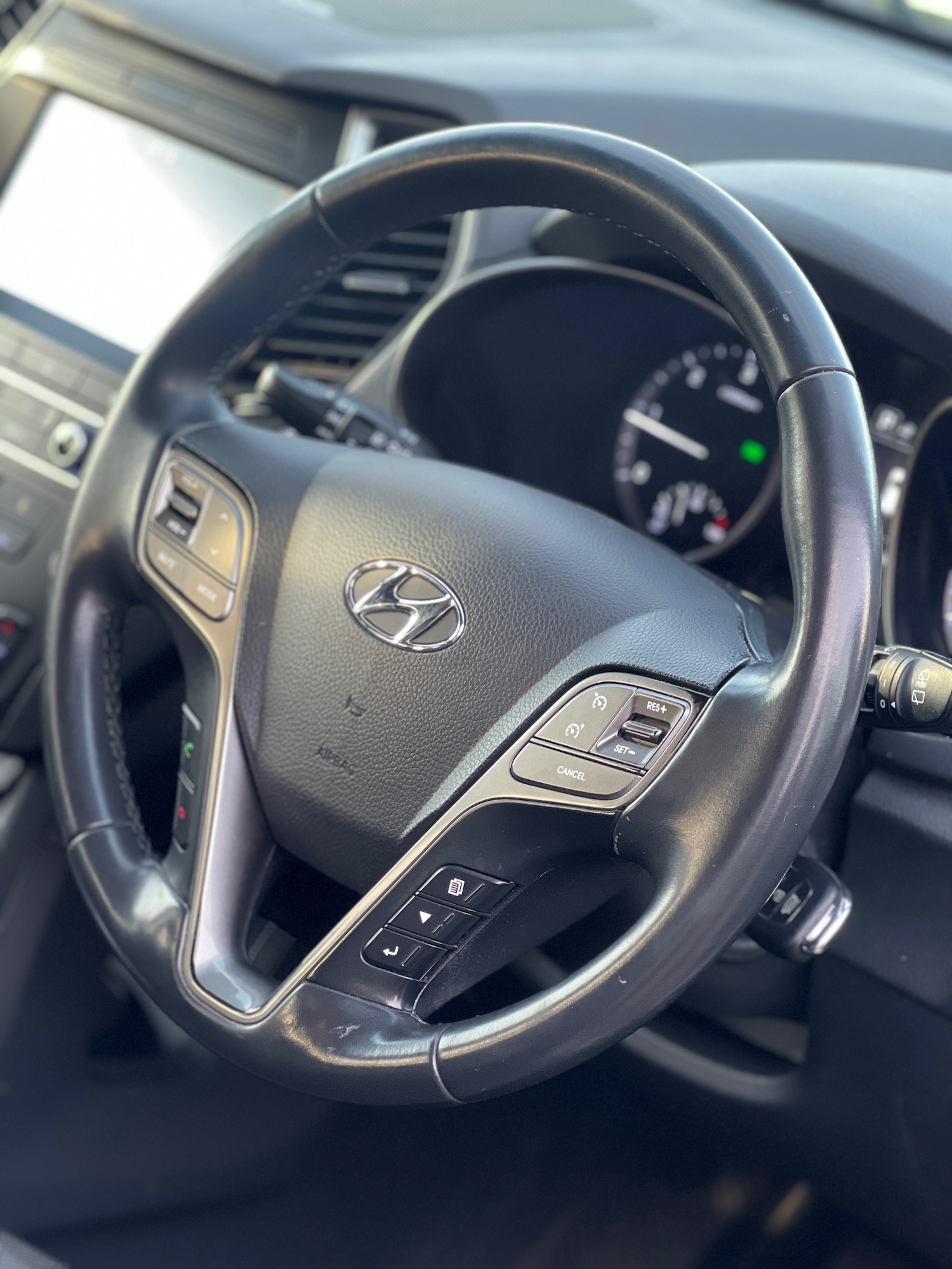 Used Hyundai Santa Fe 2018 for sale - 76942300: Photo 30