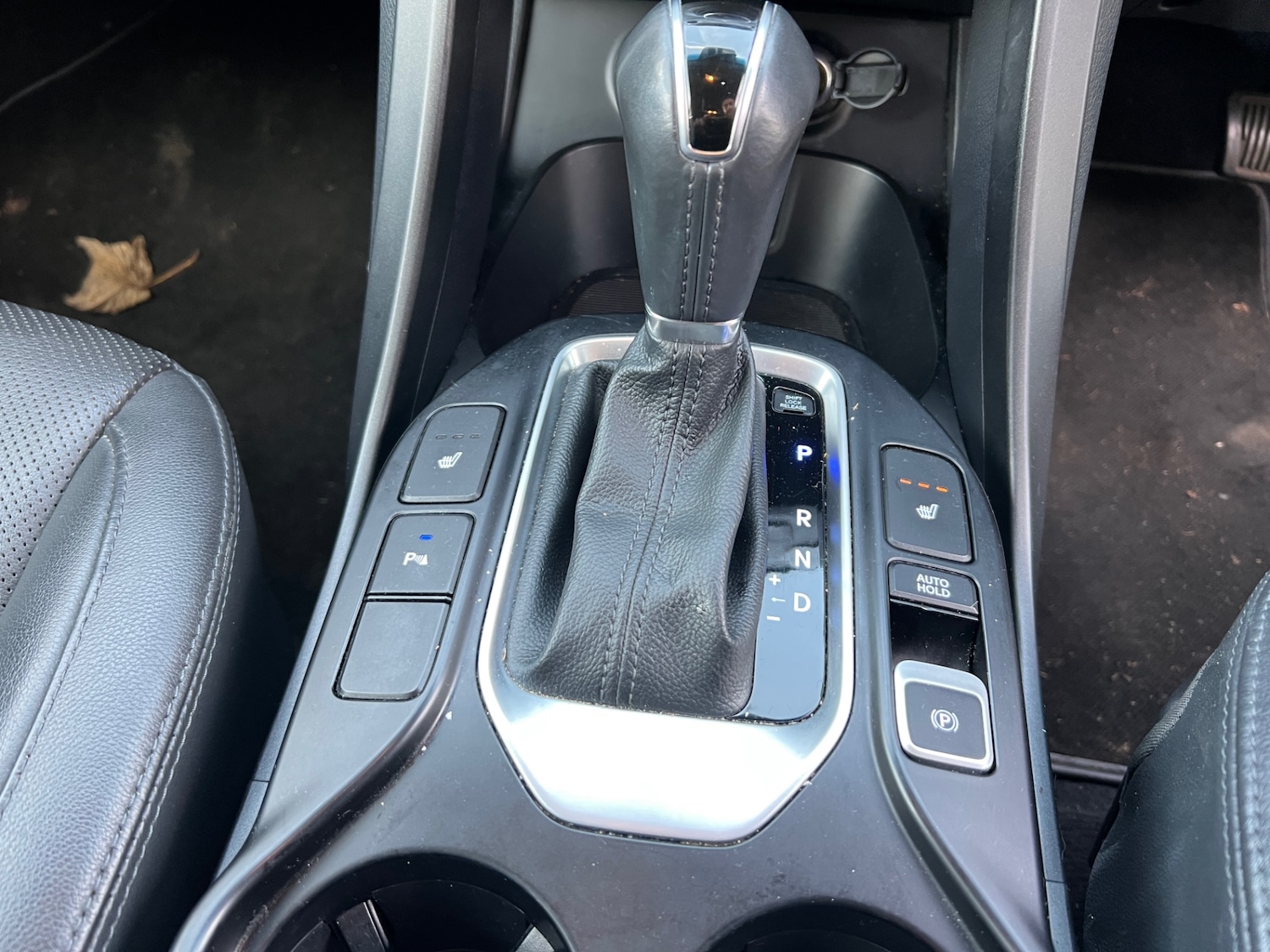 Used Hyundai Santa Fe 2018 for sale - 76942300: Photo 32