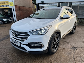 Used Hyundai Santa Fe 2018 for sale - 76942300: Photo
