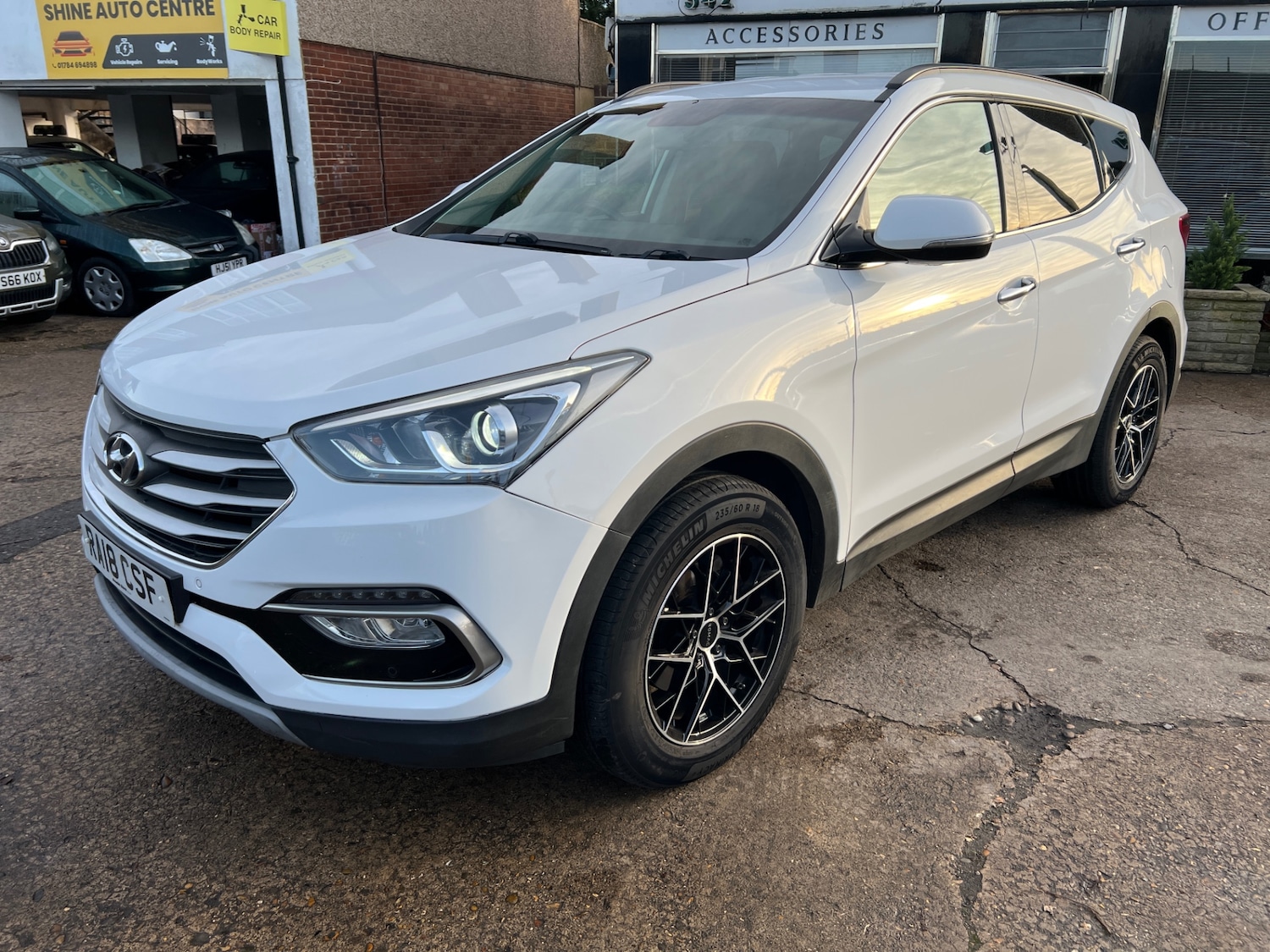 Used Hyundai Santa Fe 2018 for sale - 76942300: Photo 4
