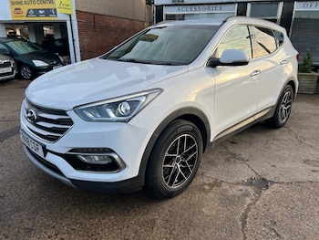 Used Hyundai Santa Fe 2018 for sale - 76942300: Photo