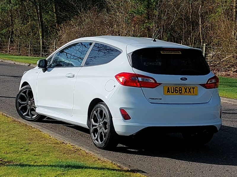 Used Ford Fiesta 2018 for sale - 77947904: Photo 3