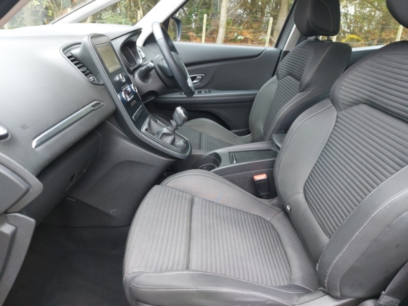Used Renault Grand Scenic 2019 for sale - 76254658: Photo 5