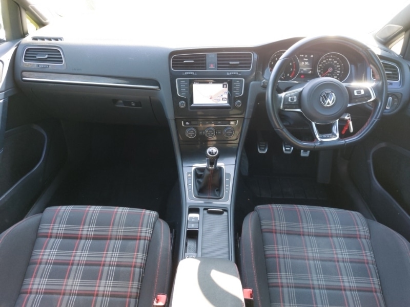 Used Volkswagen Golf 2015 for sale - 77964050: Photo 2