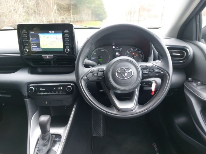 Used Toyota Yaris 2023 for sale - 77630335: Photo 2