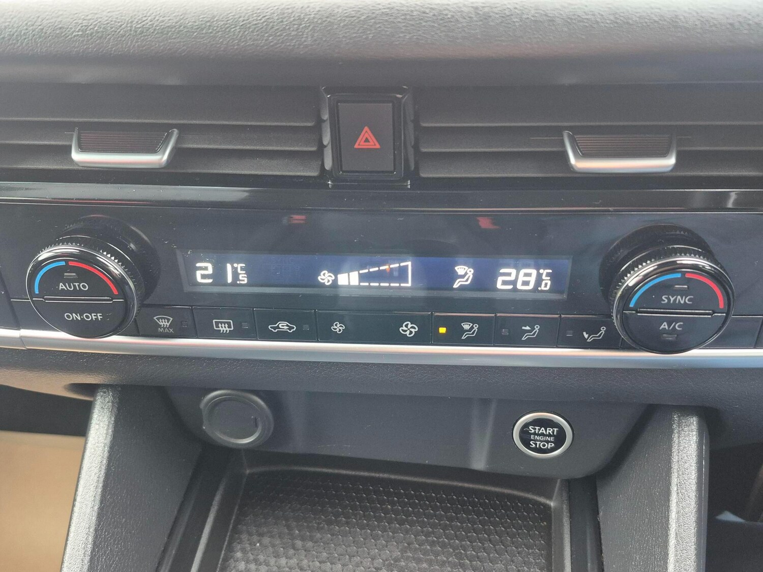 Used Nissan Qashqai for sale - 77722672: Photo 32