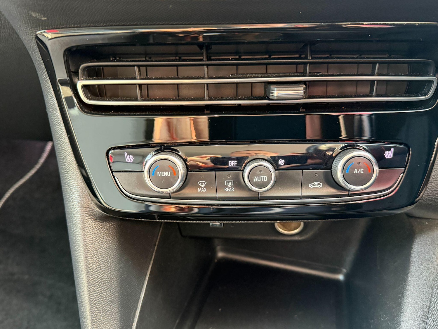 Used Vauxhall Mokka Electric for sale - 77957491: Photo 4