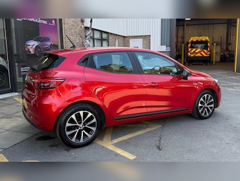 Used Renault Clio 2023 for sale - 77977239: Photo