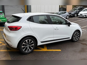 Used Renault Clio 2022 for sale - 76674149: Photo