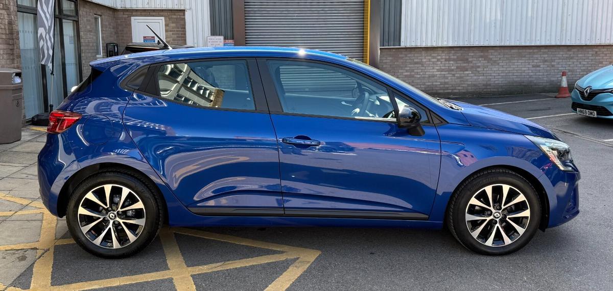 Used Renault Clio 2023 for sale - 76675931: Photo 3