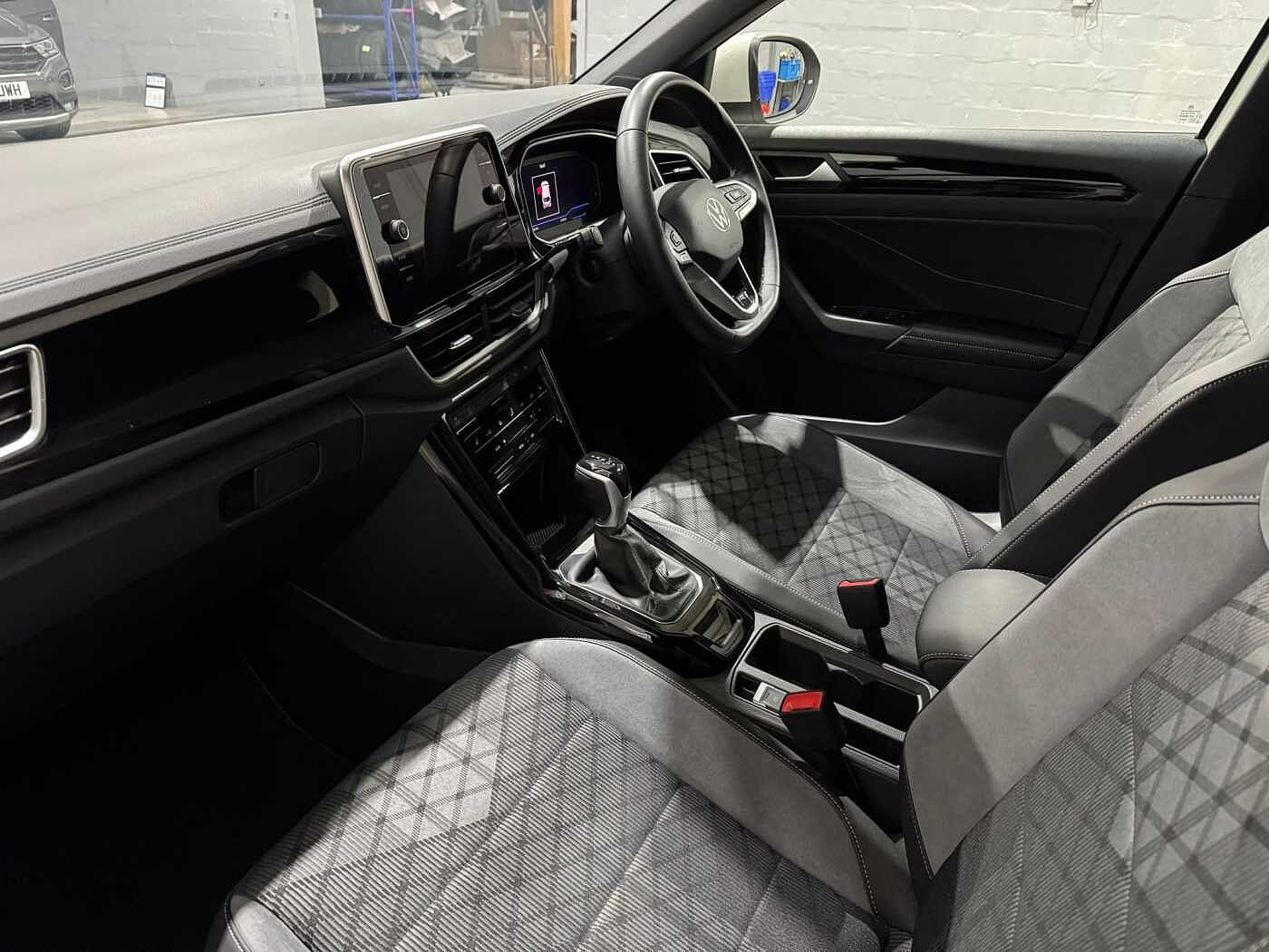 Used Volkswagen T-Roc 2024 for sale - 76677183: Photo 2