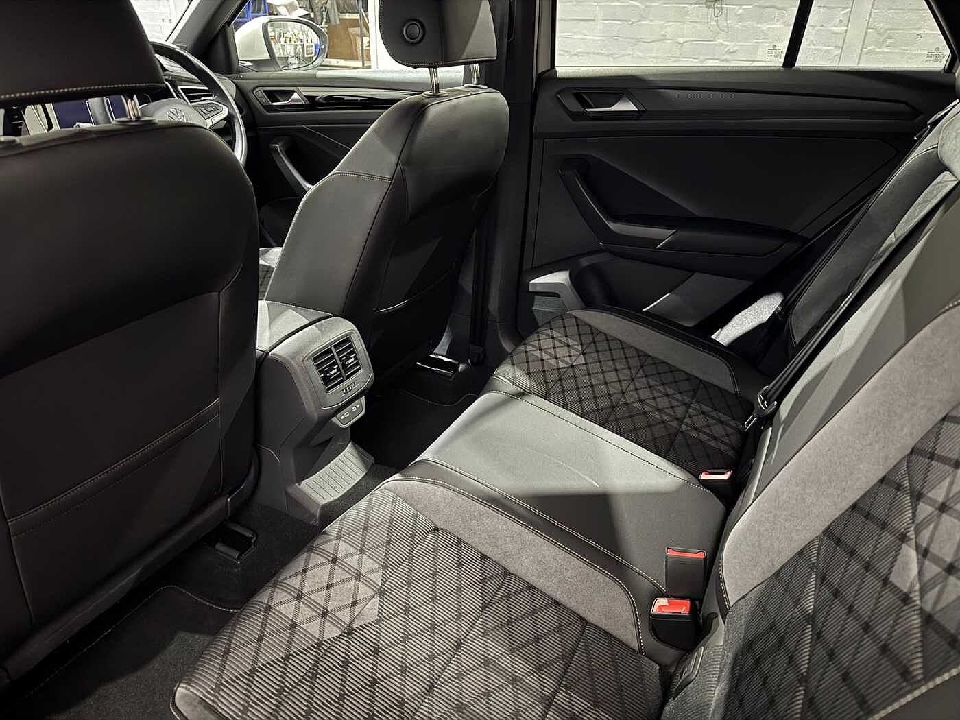 Used Volkswagen T-Roc 2024 for sale - 76677183: Photo 8