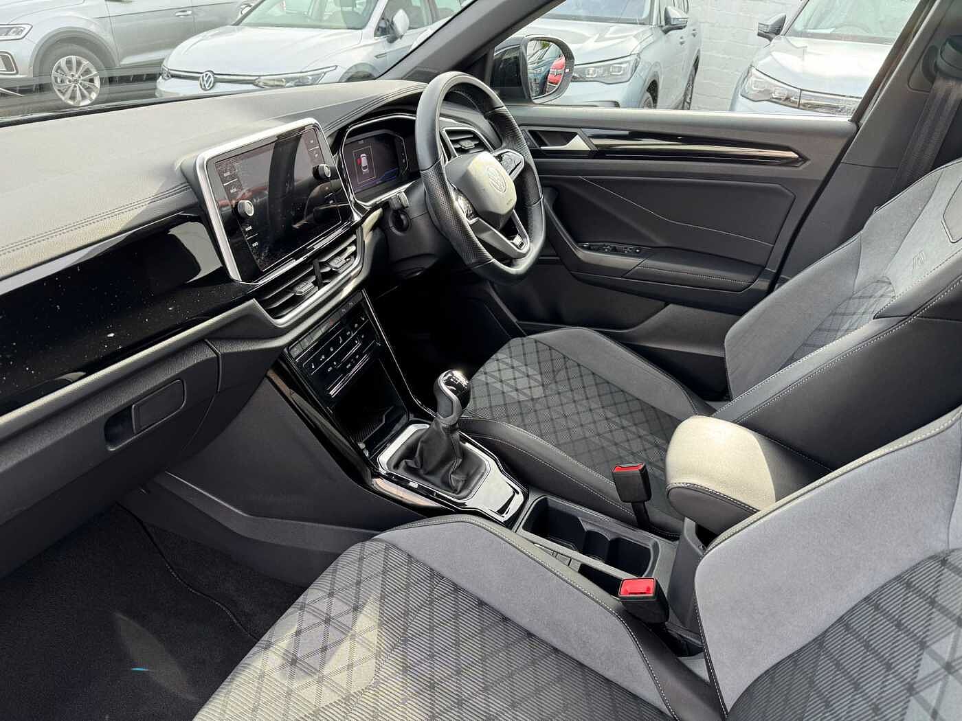 Used Volkswagen T-Roc 2022 for sale - 76674158: Photo 2
