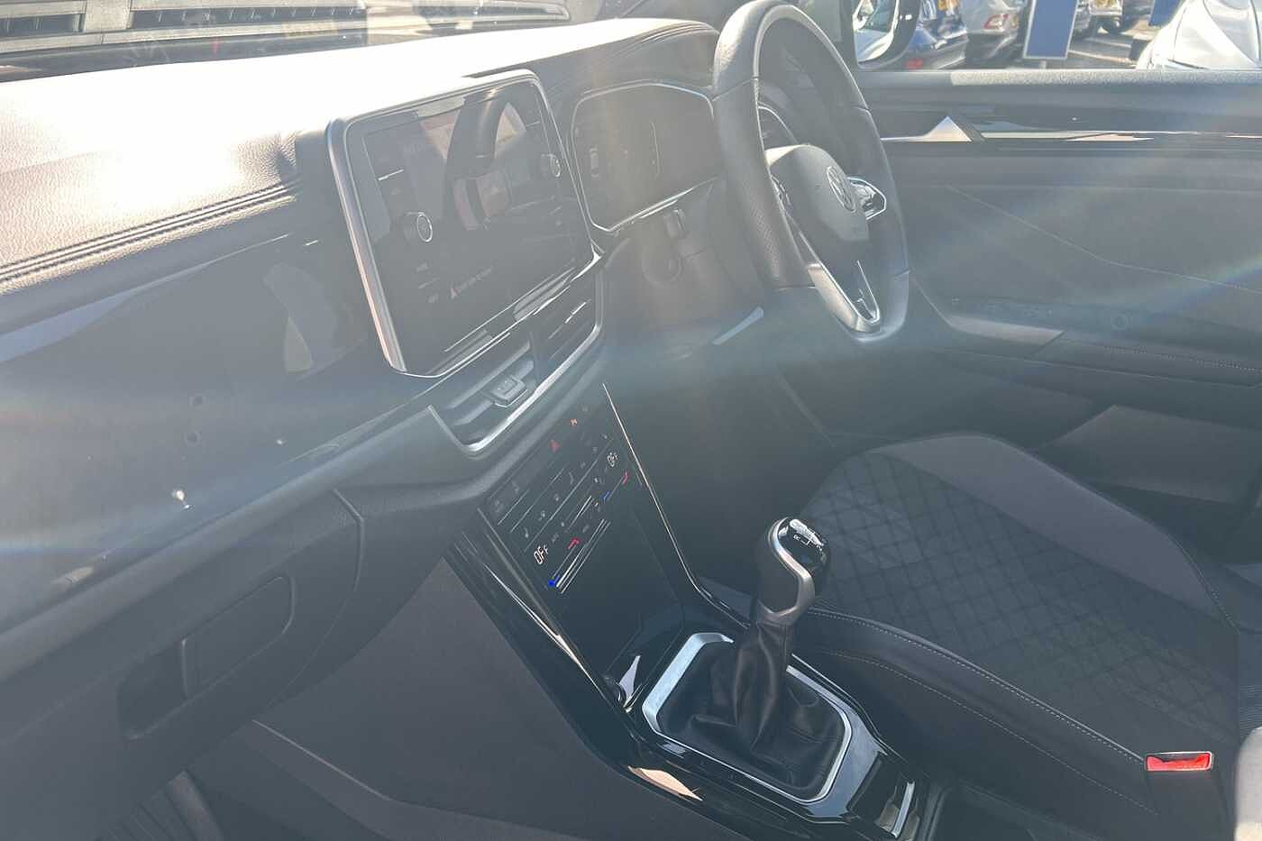 Used Volkswagen T-Roc 2022 for sale - 76674372: Photo 2