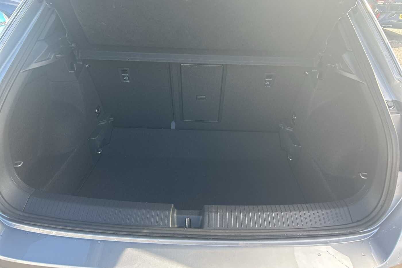 Used Volkswagen T-Roc 2022 for sale - 76674372: Photo 8