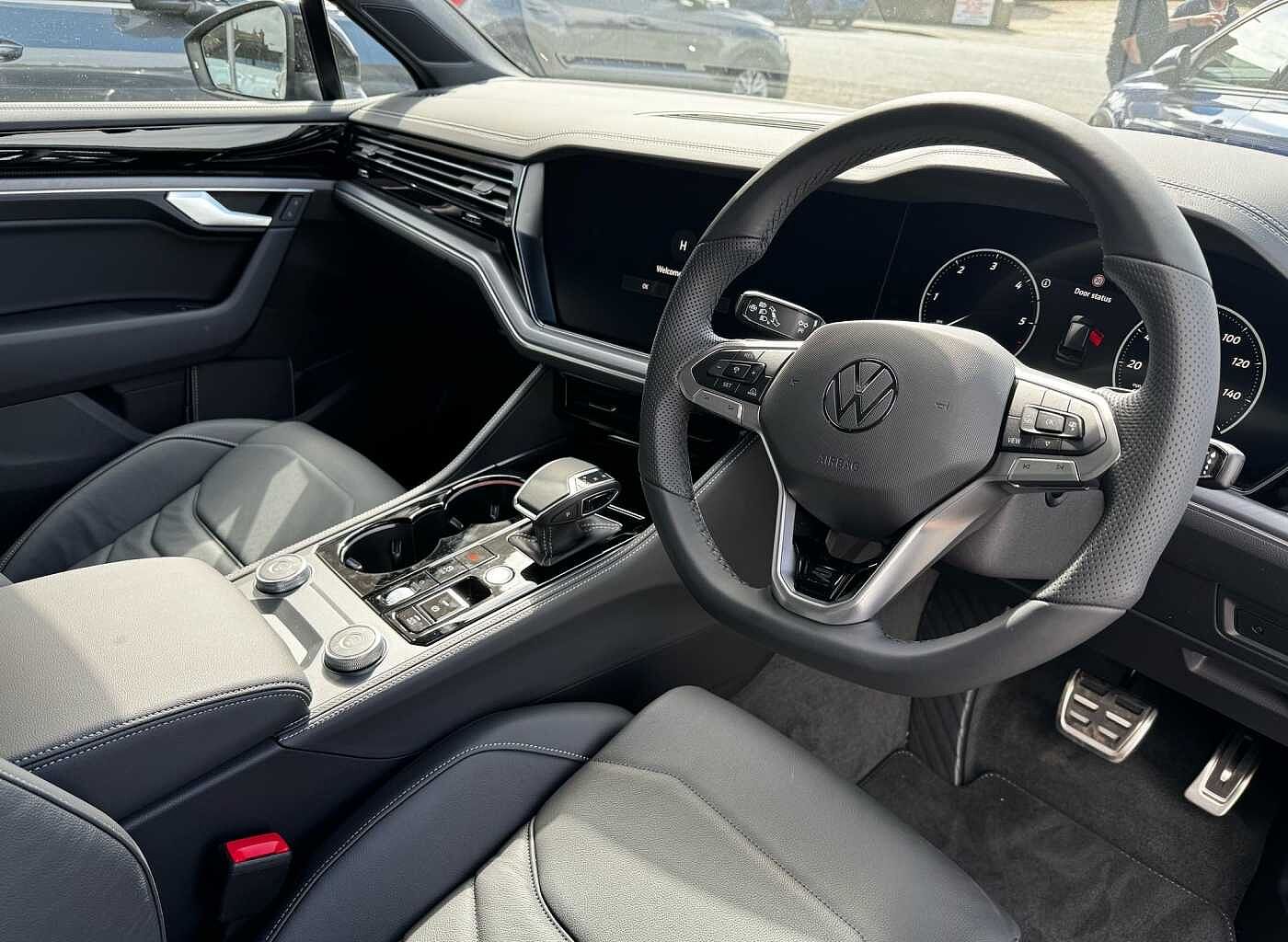 Used Volkswagen Touareg 2025 for sale - 76680205: Photo 6