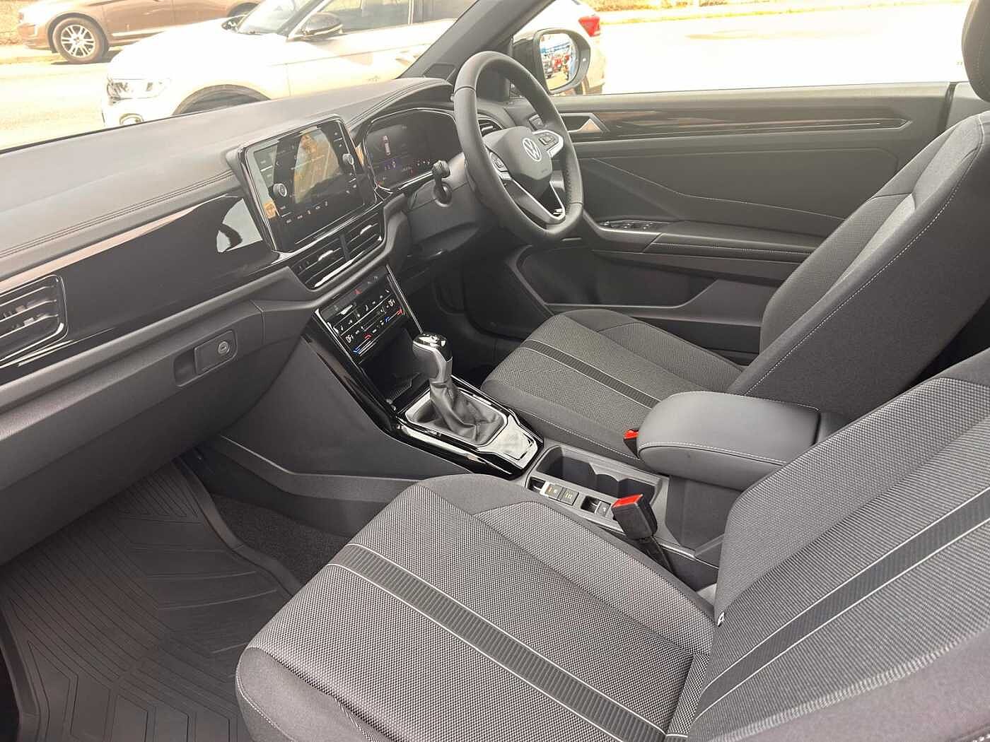 Used Volkswagen T-Roc 2025 for sale - 76680549: Photo 2