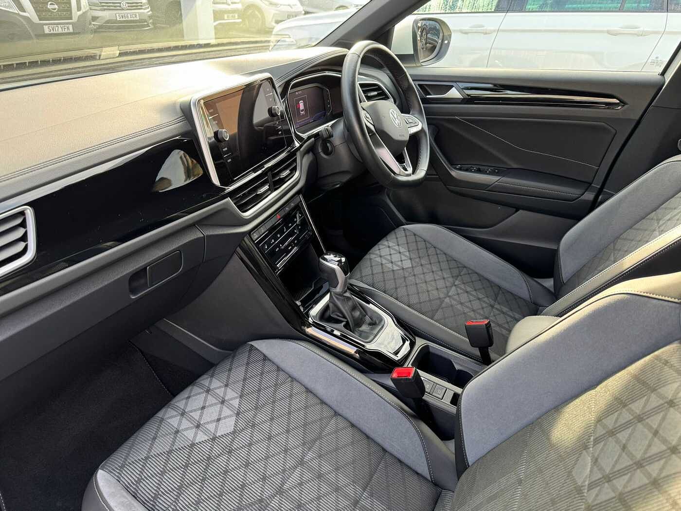 Used Volkswagen T-Roc 2023 for sale - 76675778: Photo 2