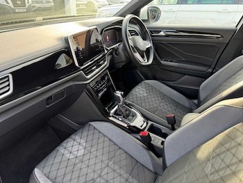 Used Volkswagen T-Roc 2023 for sale - 76675778: Photo