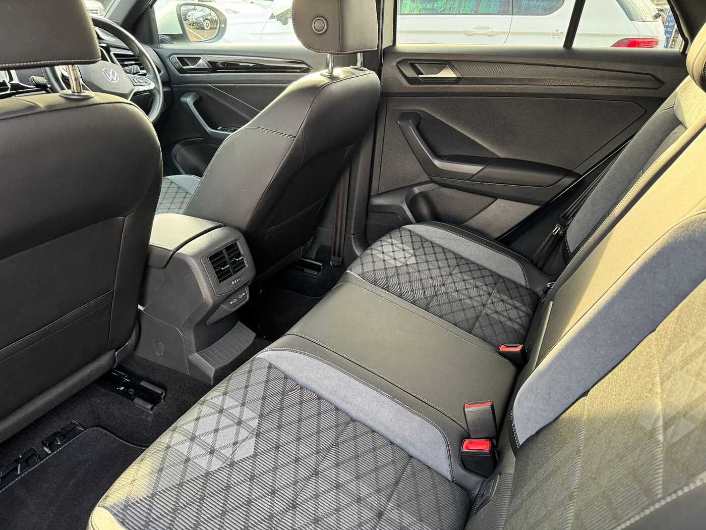 Used Volkswagen T-Roc 2023 for sale - 76675778: Photo 8