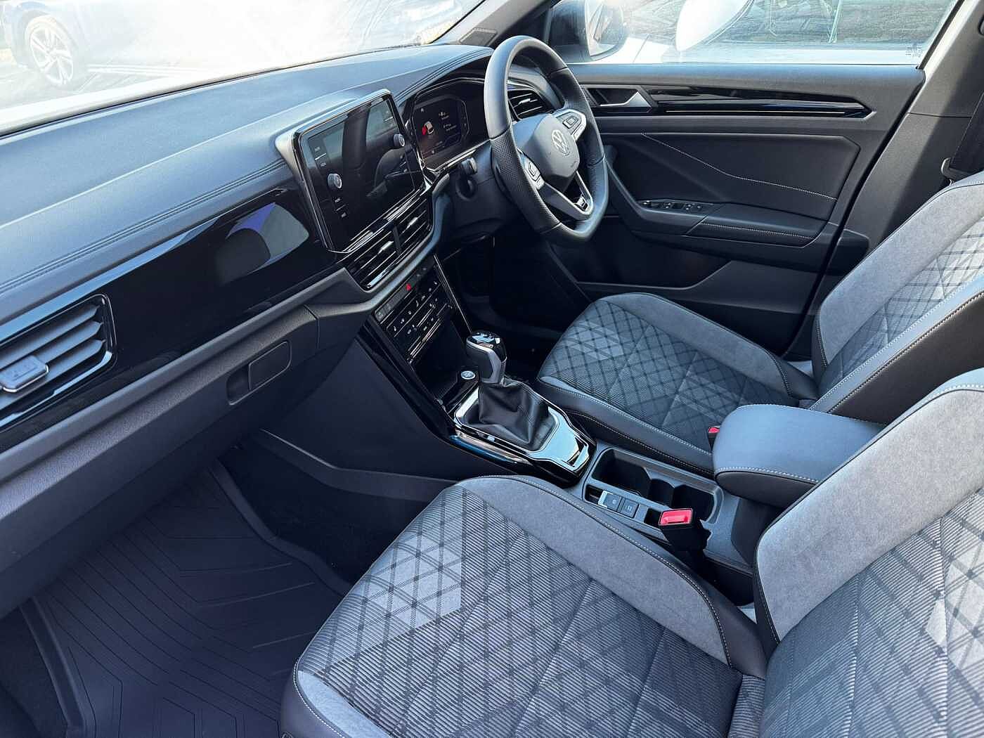 Used Volkswagen T-Roc 2025 for sale - 76680407: Photo 2