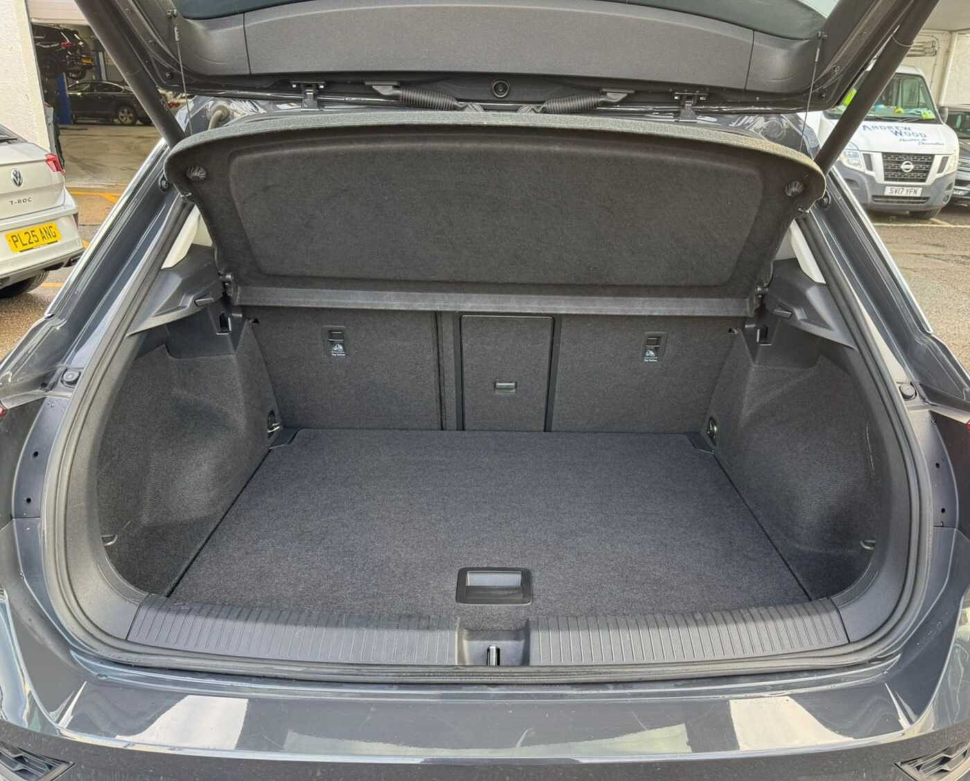 Used Volkswagen T-Roc 2021 for sale - 76674190: Photo 10