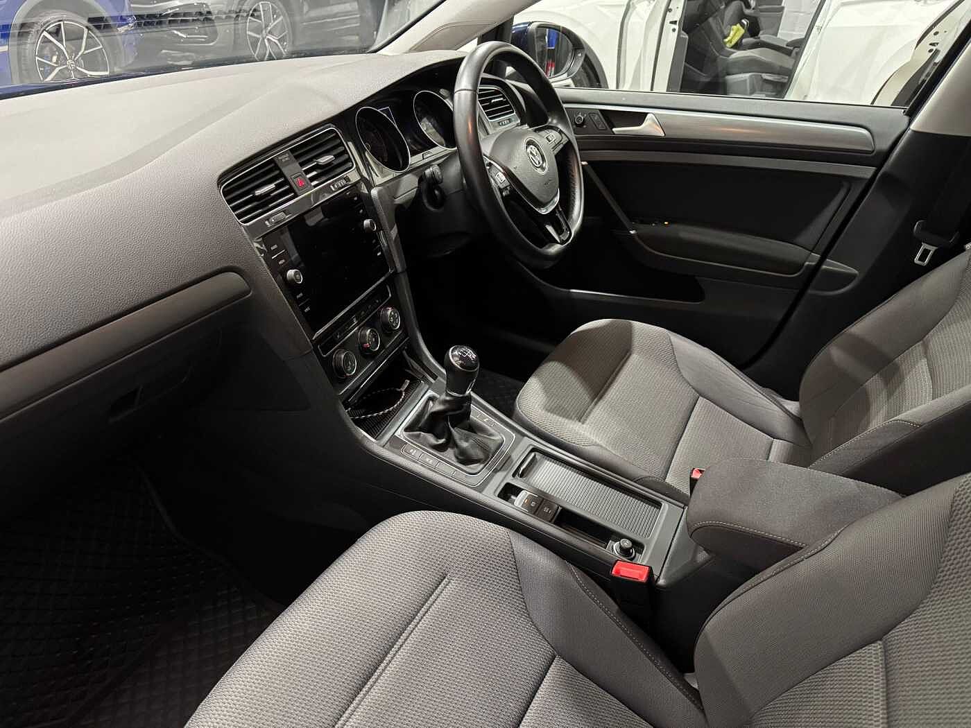 Used Volkswagen Golf 2019 for sale - 76930987: Photo 2