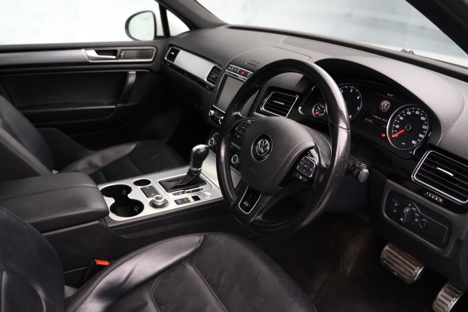 Used Volkswagen Touareg for sale - 77808417: Photo 2