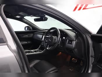 Used Jaguar XF 2018 for sale - 79774604: Photo