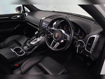 Used Porsche Cayenne 2016 for sale - 79387932: Photo