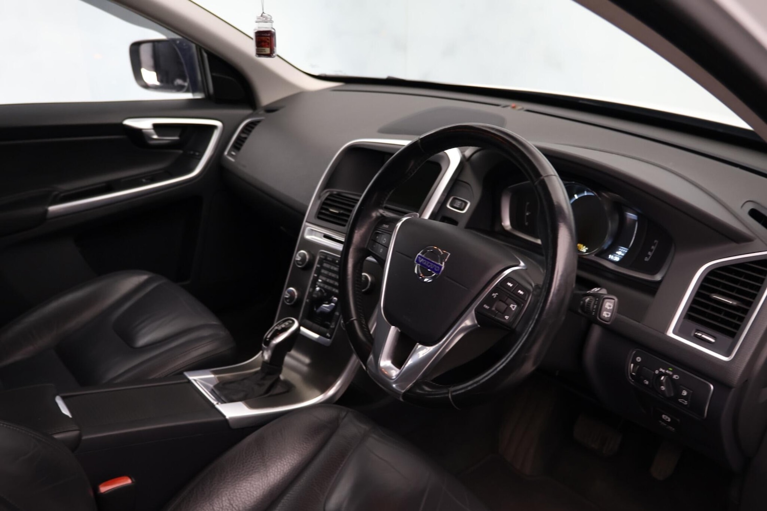 Used Volvo XC60 for sale - 77957768: Photo 2