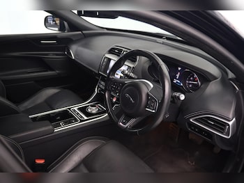 Used Jaguar XE 2016 for sale - 79212163: Photo