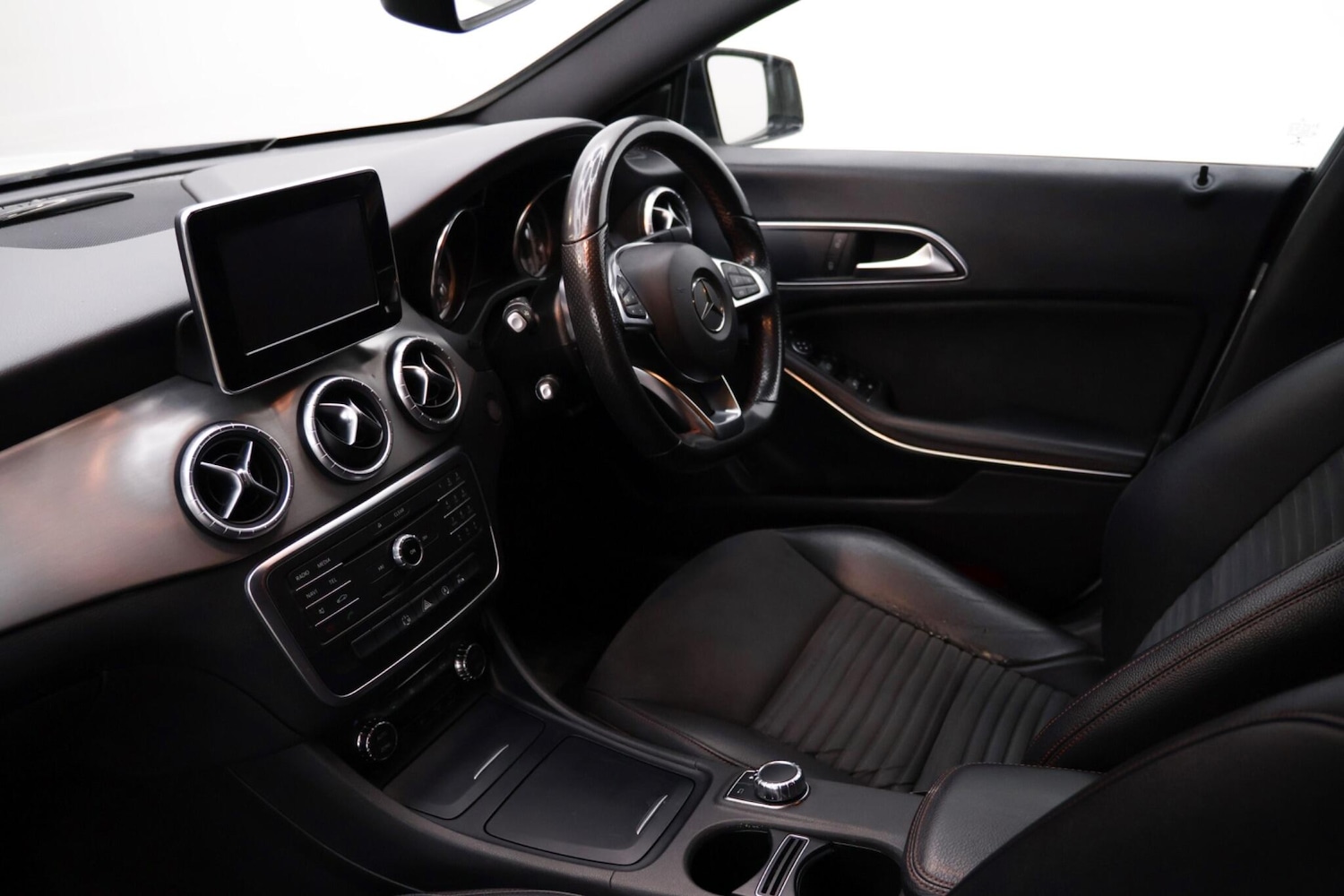 Used Mercedes-Benz CLA 2015 for sale - 77633609: Photo 2