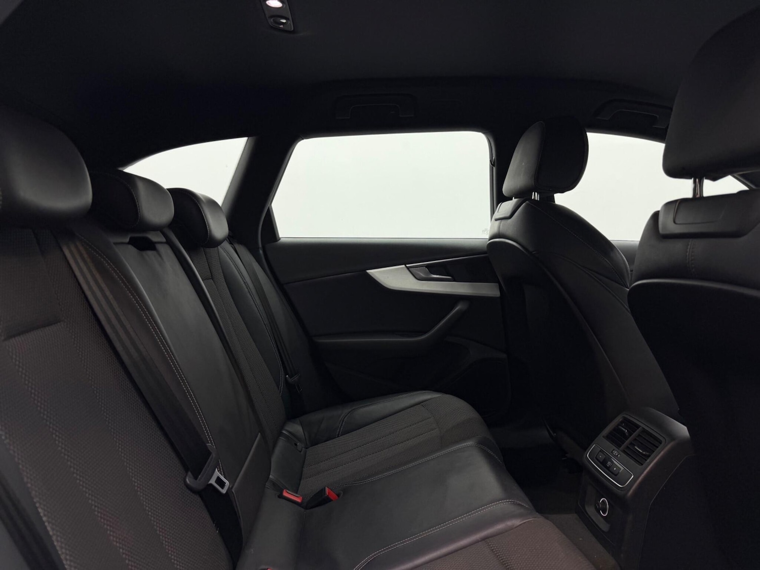 Used Audi A4 2017 for sale - 77598311: Photo 33