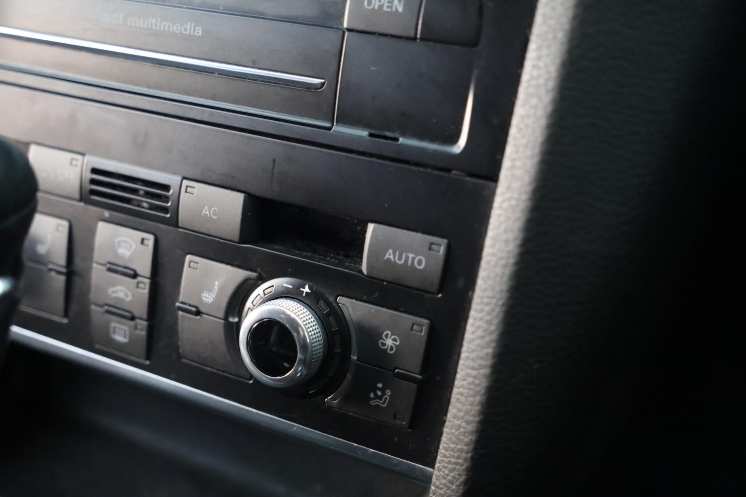 Used Audi Q7 2011 for sale - 77695695: Photo 37