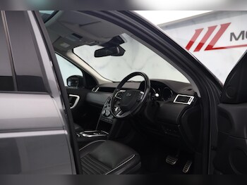 Used Land Rover Discovery Sport 2018 for sale - 79565216: Photo